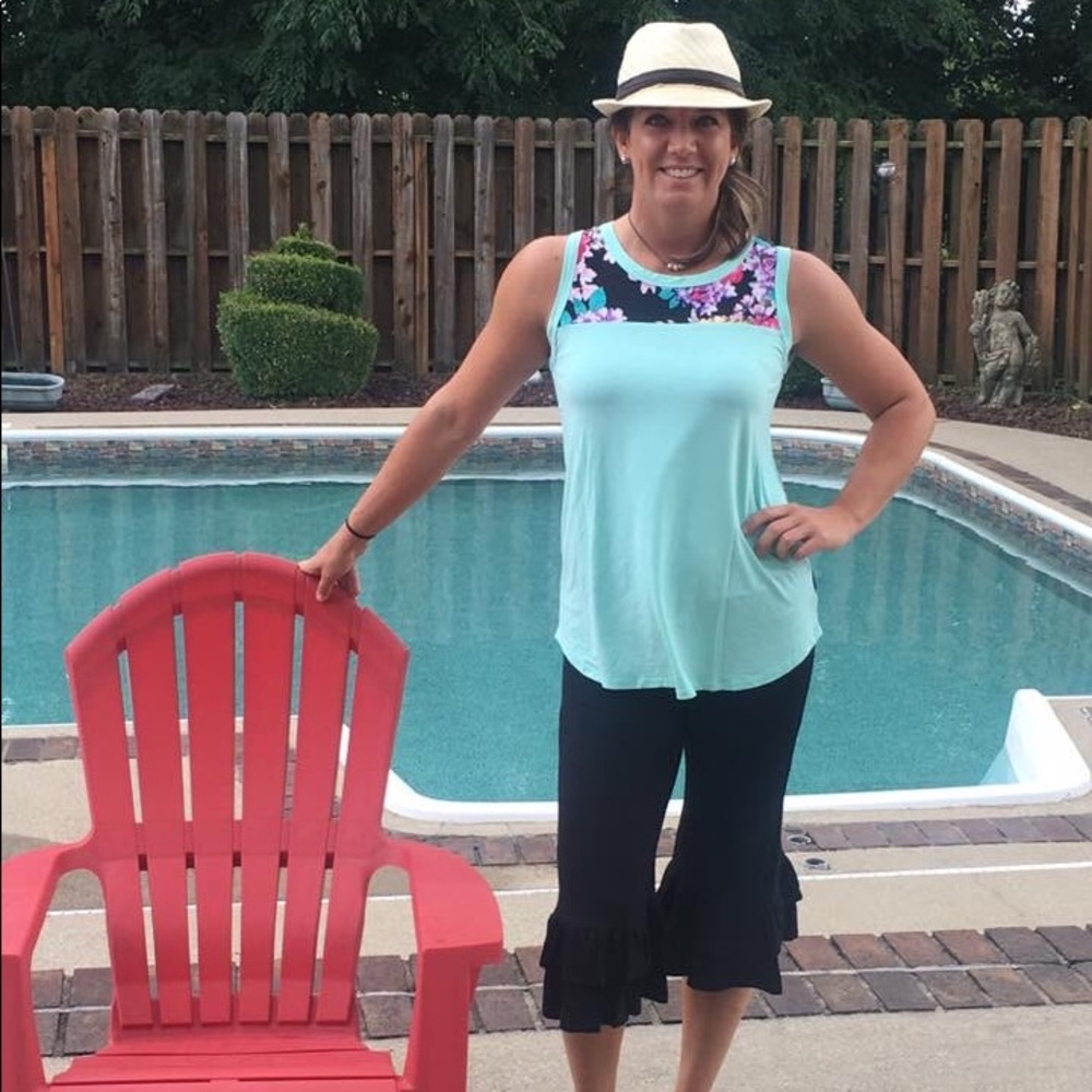 Sleeveless floral mint tunic